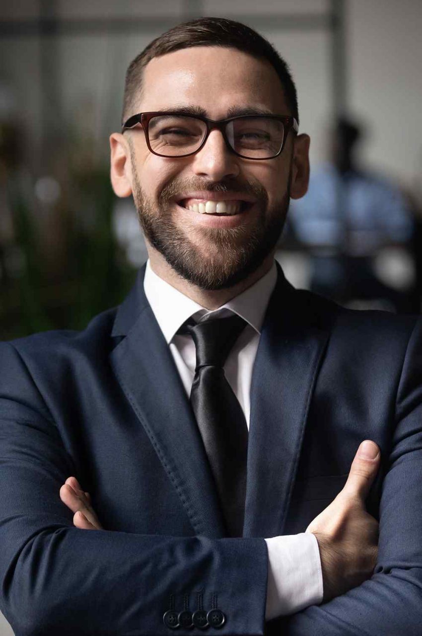 https://webarrow.de/wp-content/uploads/2020/08/team_05-850x1280.jpg